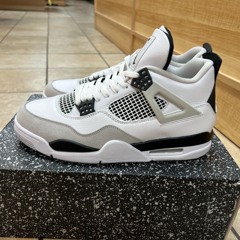 Air Jordan 4 Military Black